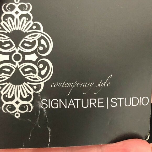 SIGNATURE STUDIOS Modern Cold Shoulder Blouse - Picture 5 of 6